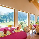 Hotel Cuntera