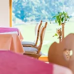 Hotel Cuntera 3*