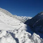 Hotel Cuntera 3*