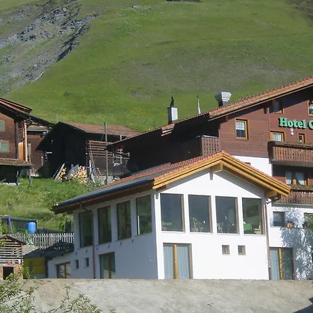 Hotel Cuntera 3*