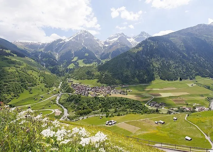 Cuntera فندق Curaglia